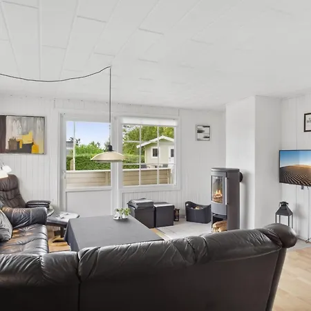 Haralda - 300m From The Sea By Interhome